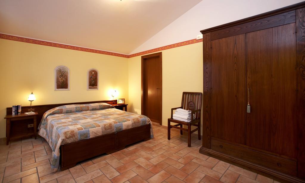 Casale Favilluta Guest House Petrignano Room photo